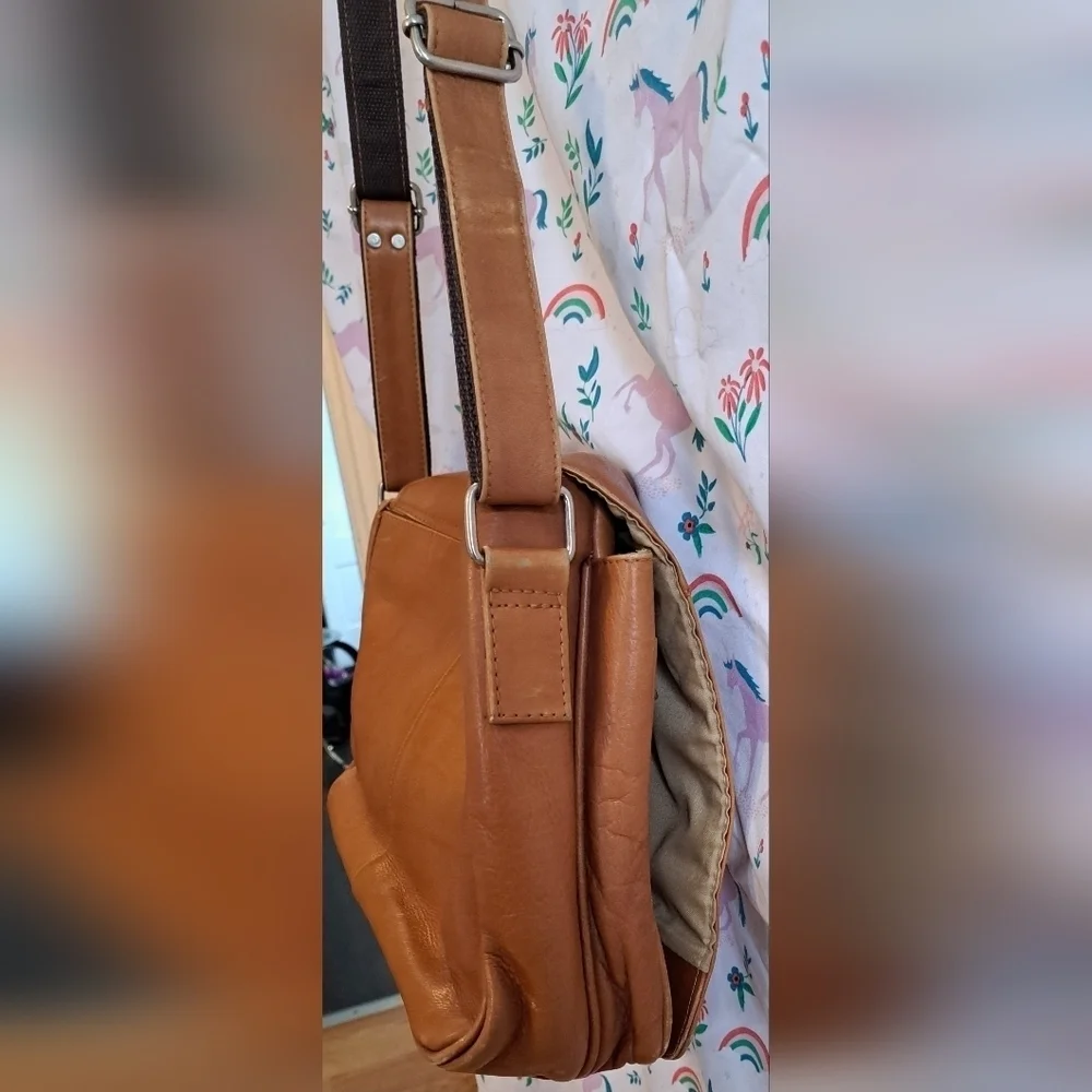 EUC Piel Tan Leather Business Professional Briefcase Padded Messenger Flap Bag